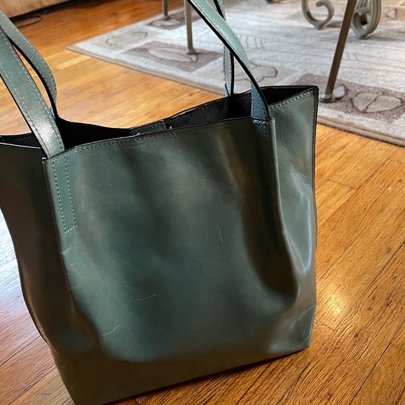 Elegant Green leather tote bag NWOT - Picture 2 of 10